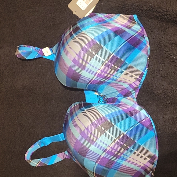 Woman's Bra - Picture 1 of 6